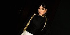 Luna Maya 'Tenteng' Tas Hermes Seharga Rumah Mewah