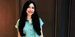 Potret Rica Andriani Usai Melahirkan, Kakinya Super Ramping!