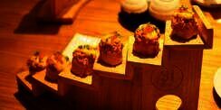 Cicipi Sushi Otentik dengan Penyajian Seru