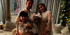 5 Fashion Item Nagita Slavina di Aqiqah Baby Rayyanza, Harga Bandonya Bikin Melongo!