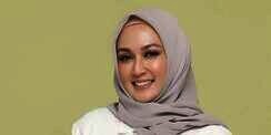 Dina Lorenza Tulis Puisi Soal Pendam Perasaan, Netizen Usil Sebut Kode ke Ariel NOAH