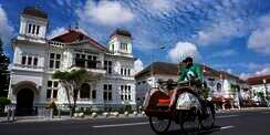 Anak Tukang Becak Surabaya Ini Sekarang Jadi Salah Satu Orang Terkaya Indonesia