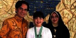 5 Potret Karnisya Anak Teddy Syach dan Rina Gunawan yang Kini Beranjak Dewasa, Jarang Tersorot!