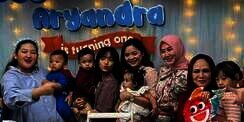 Fuji Makin Eksis Kumpul Bareng Keluarga Cendana, Celananya Jadi Sorot!
