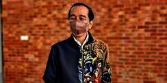 Jokowi Pamer Jaket Khas Blora, Detail Motifnya Keren!