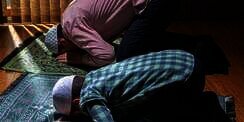 Tata Cara Sholat Dzuhur Lengkap dengan Niat, Bacaan, Keistimewaan dan Dzikir Setelahnya