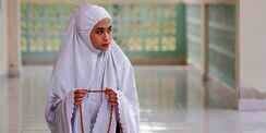 13 Manfaat Dzikir kepada Allah SWT, Menenangkan & Membersihkan Hati yang Kotor
