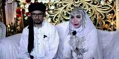 Detik-detik Roro Fitria Basuh Kaki Bibinya di Pengajian Jelang Nikah