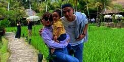 Pamer Foto Liburan di Bali, Fuji Diingatkan Netizen Soal Pakaian