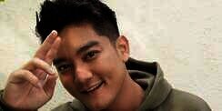 Pose Boy William di Makam Sang Adik Jadi Sorotan