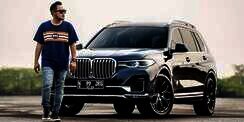 8 Potret Gilang 'Crazy Rich Malang' dengan Sederet Mobil Mewahnya