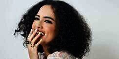 Tonjolkan Keunikan Rambut Keritingmu? Begini Langkah Tepat Merawatnya