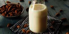Usir Gerah di Semarang dengan Segarnya Almond Milk Original Yuk!