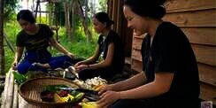 Potret Keseharian Gadis Suku Dayak, Jago Olah Sayur Jadi Makanan Populer!