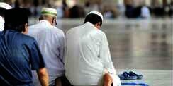 Tata Cara Sholat yang Benar Bagi Laki-laki, Lengkap dengan Bacaannya