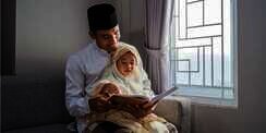 Tiru Cara Rasulullah Ungkapkan Rasa Sayang Pada Anak Perempuan 