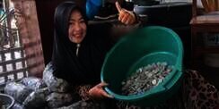 Rajin Nabung Recehan, Hasil 3 Tahun Bisa Buat Berangkat Umroh