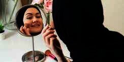 Wajah Lebih Kencang dan Flawless dengan 5 Tren Riasan 2022