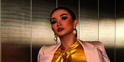 Cantik Banget! Potret Penampilan Baru Zaskia Gotik dengan Gaya Rambut Blonde