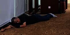 Viral Foto Dahlan Iskan Tertidur di Lantai Karpet: `Ada yang Mencuri Memotretnya`