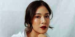 Dian Sastro Tunjukkan Kamar Mandi di Rumahnya, Mirip Perpustakaan