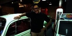 Andre Taulany Unggah Foto Jadul Keluarga: 'Pantes Anaknya Imut'