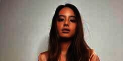 Wajah Adik Maudy Ayunda Dirias Jadi Mirip Ariana Grande