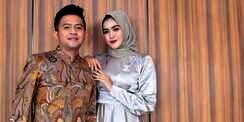 Kenal Dua Bulan Langsung Lamaran, Ini 5 Potret Kemesraan Kiki The Potters Bareng Tunangan