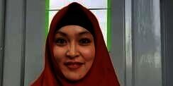 Ziarah ke Makam Suami Adjie Massaid, Angelina Sondakh Lantunkan Surat Yasin: Minta Maaf Anak-anak Aku Tinggal