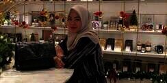 Kembali Berhijab, Penampilan Sherrin Tharia Mantan Istri Zumi Zola Banjir Pujian