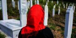 Doa Ziarah Kubur Orang Tua, Dilengkapi Adab Saat Mengunjungi Pemakaman