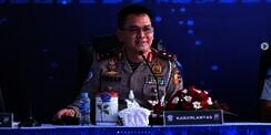 Momen Langka Jenderal Polisi Jadi Sopir Anak Buahnya