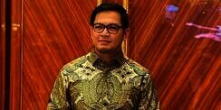 10 Potret Rumah Tommy Kurniawan Usai Jadi Anggota DPR, Super Mewah Bernuasa Emas!