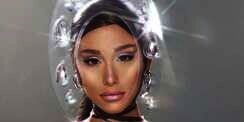 Tutorial Membuat Gaya Cut Crease ala Ariana Grande