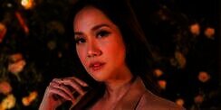 BCL Pakai Kalung dan Anting Model Panjang, Harganya Bikin 'Meriang'