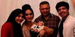 Kado dari Aurel dan Atta untuk KD, Tas Mungil Seharga Mobil