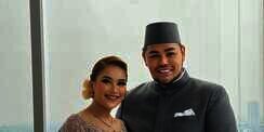 Ivan Gunawan Pangku Mesra Ayu Ting Ting, Netizen Ikutan Baper