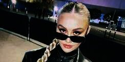 Tampil Swag dengan Makeup Bold, Ternyata Agnez Mo Pakai Daster Rp35 Ribu