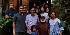 Curhatan Luhut Lepas ART yang Mengabdi 37 Tahun, Gelar Farewell Party hingga Janjikan Naik Haji