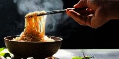 Ini Terjadi pada Tubuh Jika Sahur Makan Mi Instan