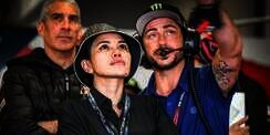 Potret Nikita Mirzani Pamer Kemesraan dengan John Hopkins di MotoGP Portugal