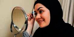 Tutorial Merias Alis dengan Gaya Bushy Brows