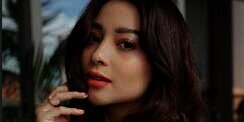 8 Potret Nikita Willy Momong Baby Izz, Warganet Malah Salfok Gaya Duduknya!