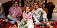 Disebut Sepi Job, 8 Potret Nissa Sabyan & Ayus Manggung di Gang Sempit, Netizen: Kena Karma!