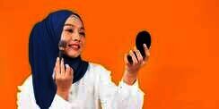 Trik Menggunakan 3 Warna Blush untuk Membuat Wajah Lebih Tirus