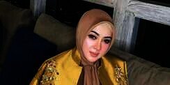 Terlihat Sederhana, Sweater Polos Syahrini Dibanderol Rp33 Juta
