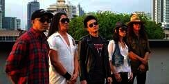 Pria Asal Bandung Ini Jadi Vokalis Band Legendaris Malaysia