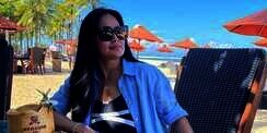 Deretan Gaya Donna Harun Pakai Jeans, Selalu Tampil Awet Muda 