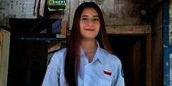 Potret Intan, Gadis Desa Keturunan Inggris Saat Berangkat Sekolah, Pesonanya Bikin Klepek-klepek!