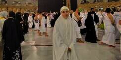 Wajah Pucat Ayu Ting Ting Saat Umroh Jadi Sorotan